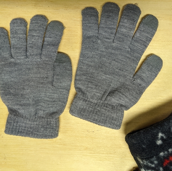 Boys Mohawk Winter Hat with gloves - Picture 5 of 5